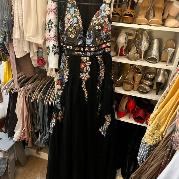 FORMAL DRESS - Picture 3 of 5